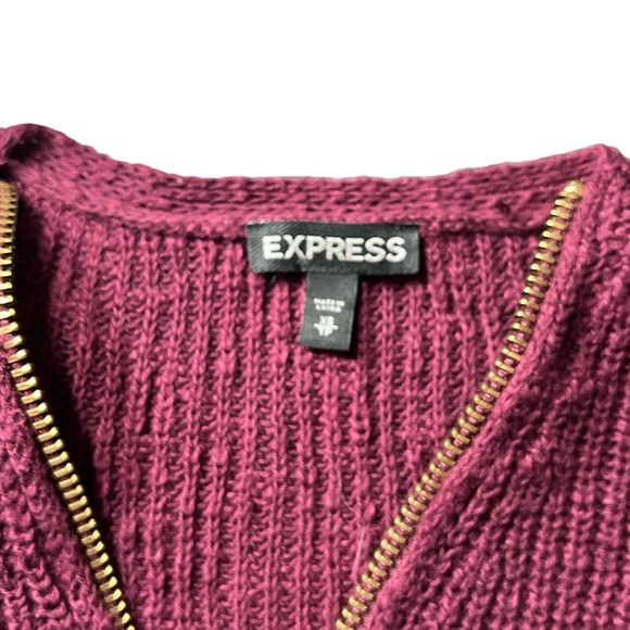 Express EUC maroon lightweight zippered v neck ribbed sweater.  Size XSMALL - Picture 4 of 6